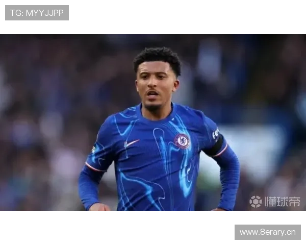 桑乔与萨卡：边路创造分化，从持球推进转向无球穿插